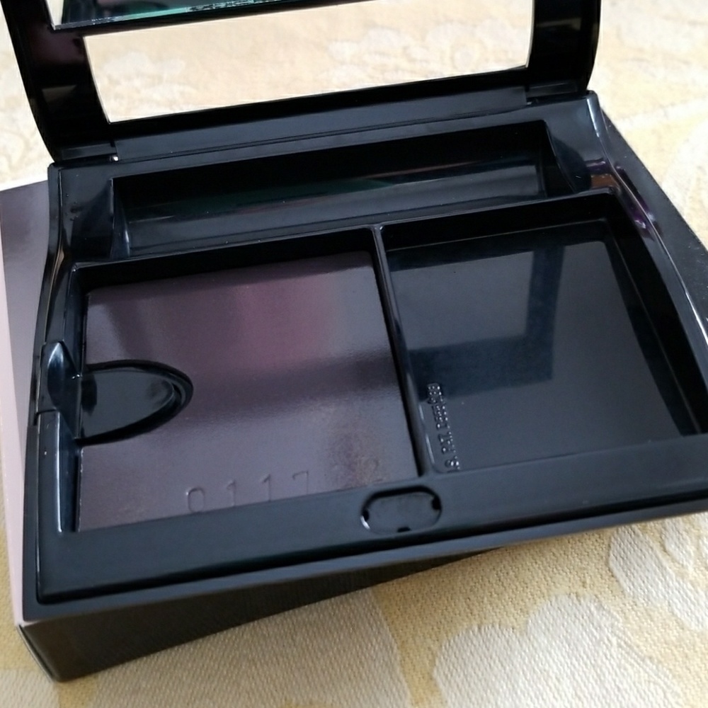 Mary Kay Compact - Picture 2 of 5